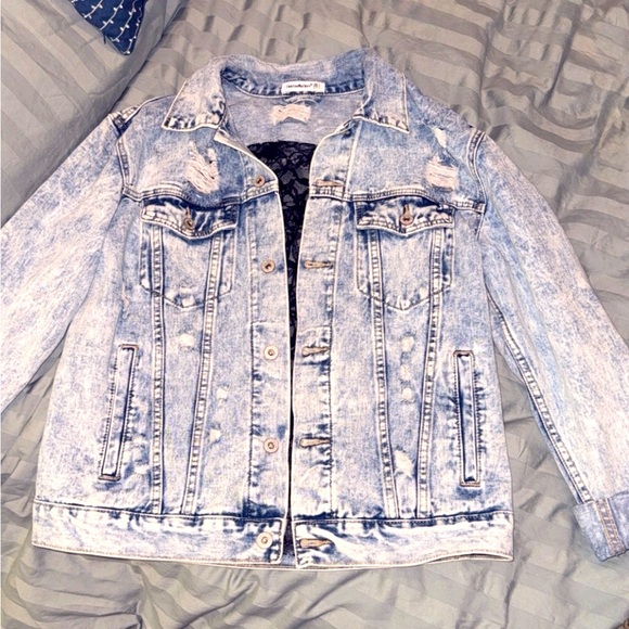 Canton Walker Women's acid washed distressed jean jacket with black lace back L - Picture 13 of 17